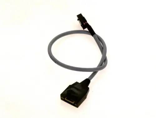 Datenleitung von Bosch mit zwei Anschlüssen, einem flachen Stecker und einem weiteren Stecker, verbunden durch ein flexibles Kabel.